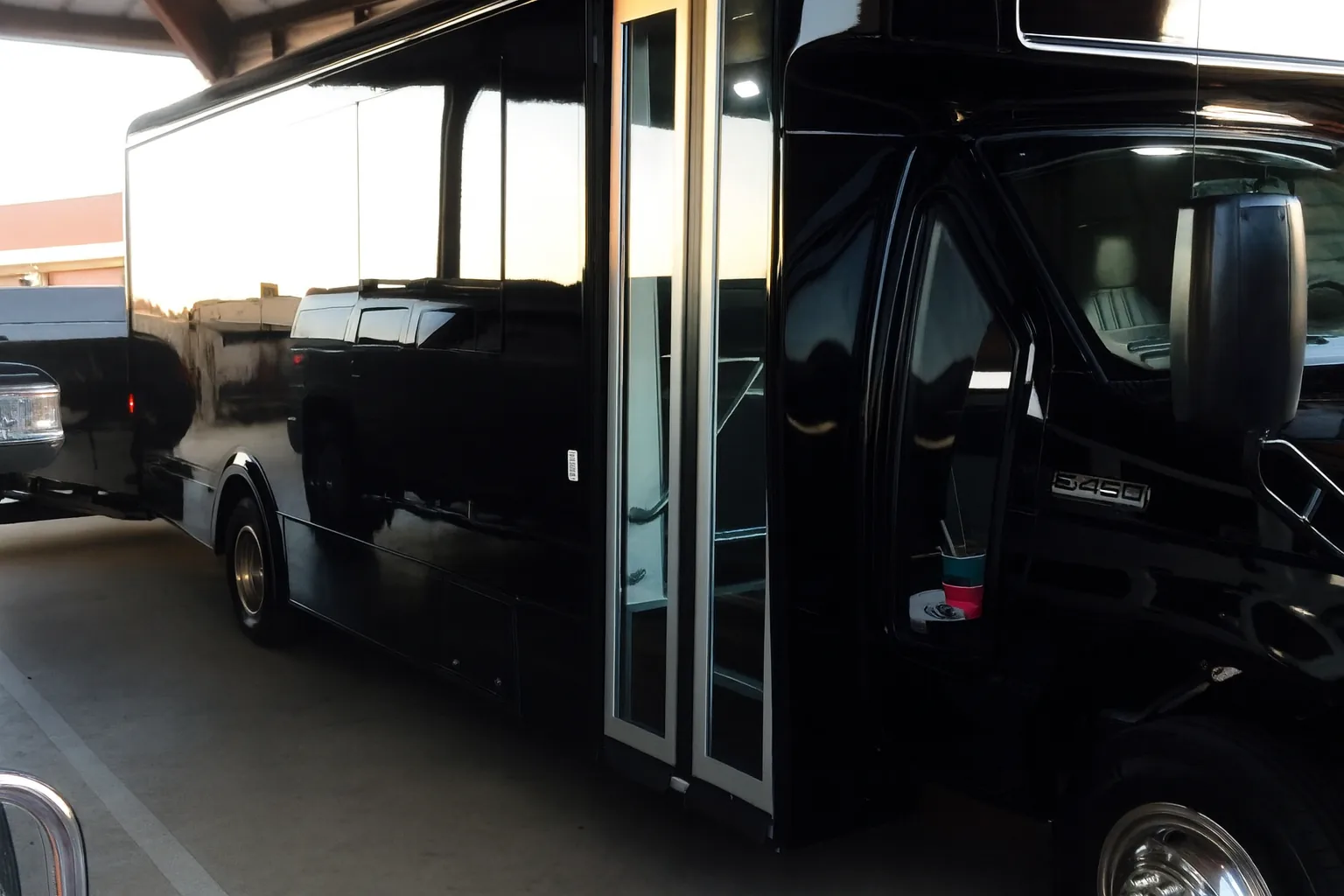 26 Passenger Coach Bus exterior