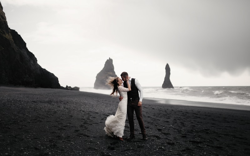Weddings β Bride and groom arriving in style